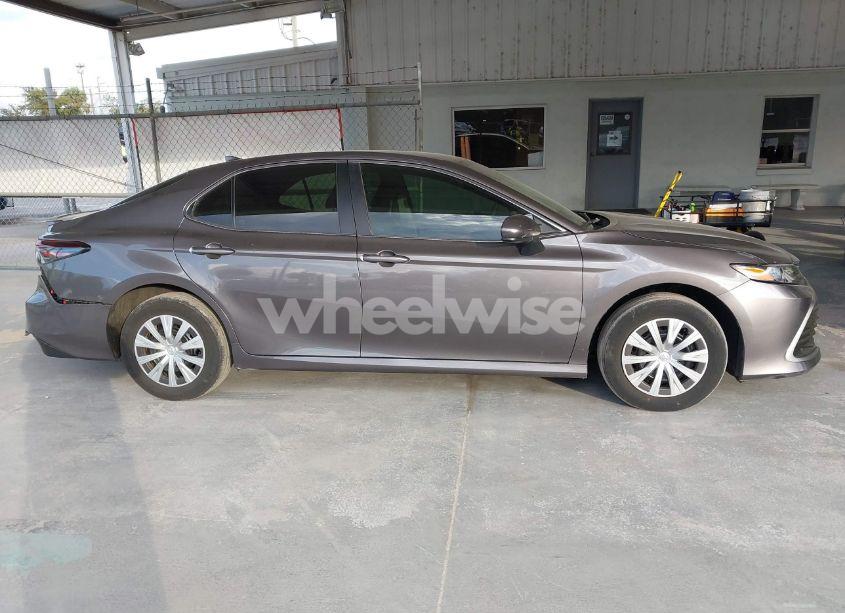Photo 13 of 2022 Toyota Camry LE HYBRID (VIN 4T1C31AK2NU598498)