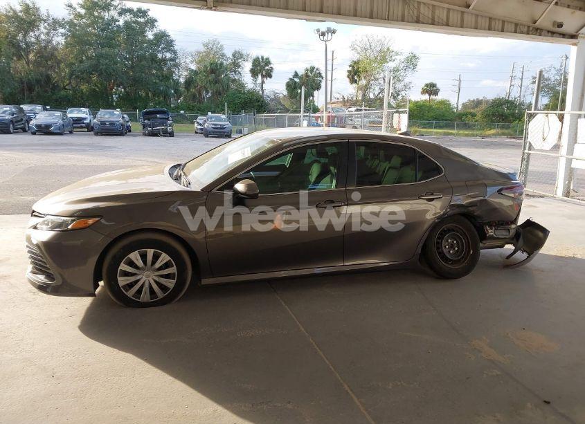 Photo 14 of 2022 Toyota Camry LE HYBRID (VIN 4T1C31AK2NU598498)