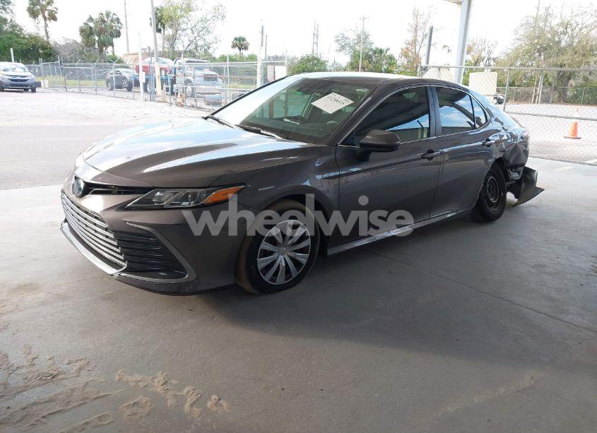 Photo 2 of 2022 Toyota Camry LE HYBRID (VIN 4T1C31AK2NU598498)