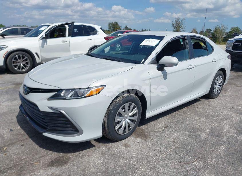 Photo 2 of 2024 Toyota Camry HYBRID LE (VIN 4T1C31AK2RU077836)