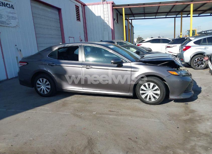 Photo 13 of 2020 Toyota Camry LE HYBRID (VIN 4T1C31AK3LU018365)