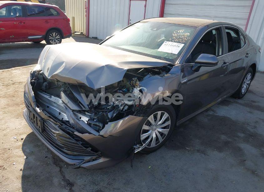 Photo 2 of 2020 Toyota Camry LE HYBRID (VIN 4T1C31AK3LU018365)