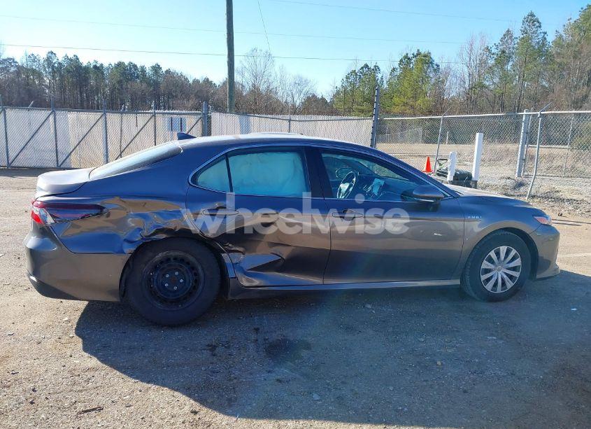 Photo 13 of 2021 Toyota Camry LE HYBRID (VIN 4T1C31AK3MU022515)