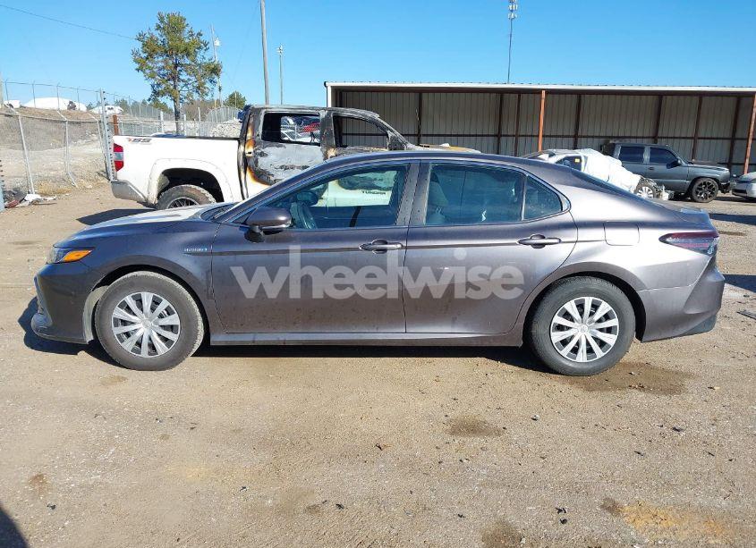 Photo 14 of 2021 Toyota Camry LE HYBRID (VIN 4T1C31AK3MU022515)