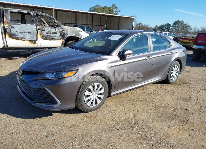 Photo 2 of 2021 Toyota Camry LE HYBRID (VIN 4T1C31AK3MU022515)