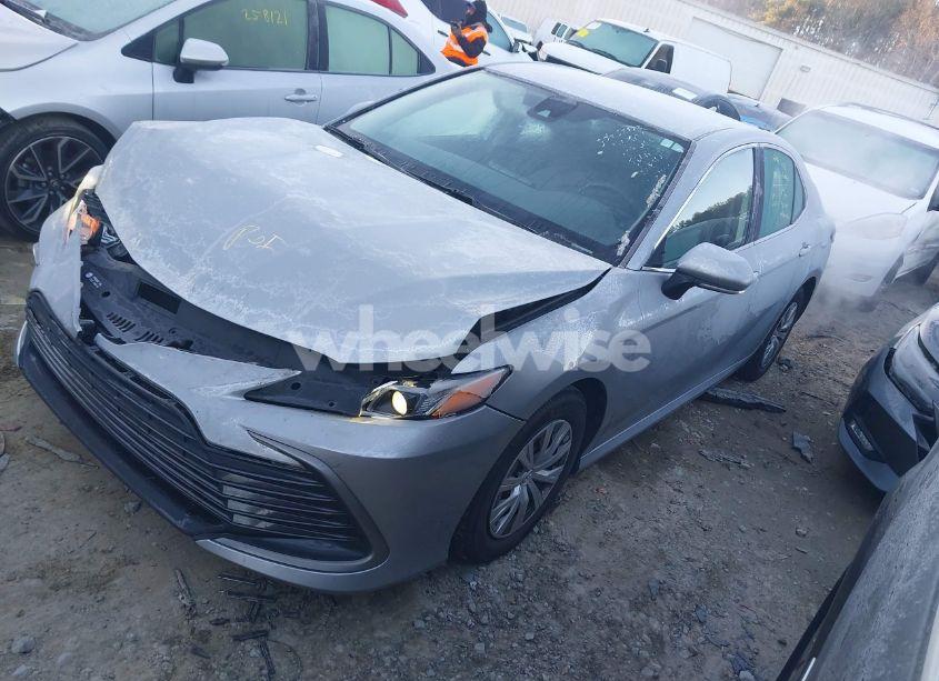 Photo 2 of 2022 Toyota Camry LE HYBRID (VIN 4T1C31AK3NU584626)