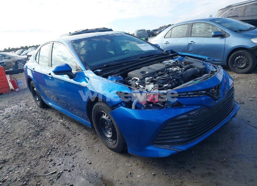 2020 Toyota Camry LE HYBRID (VIN 4T1C31AK4LU015586) main photo