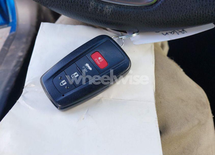 Photo 11 of 2020 Toyota Camry LE HYBRID (VIN 4T1C31AK4LU015586)