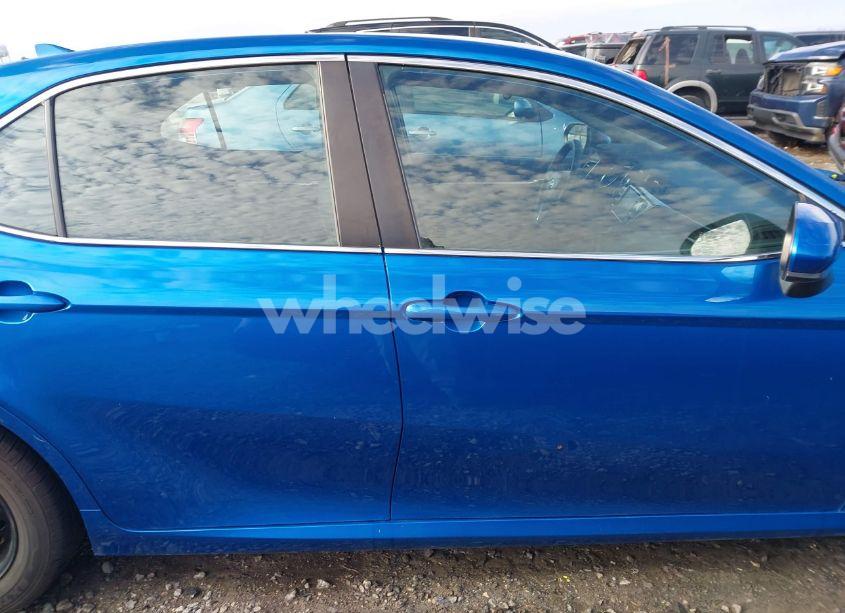 Photo 14 of 2020 Toyota Camry LE HYBRID (VIN 4T1C31AK4LU015586)