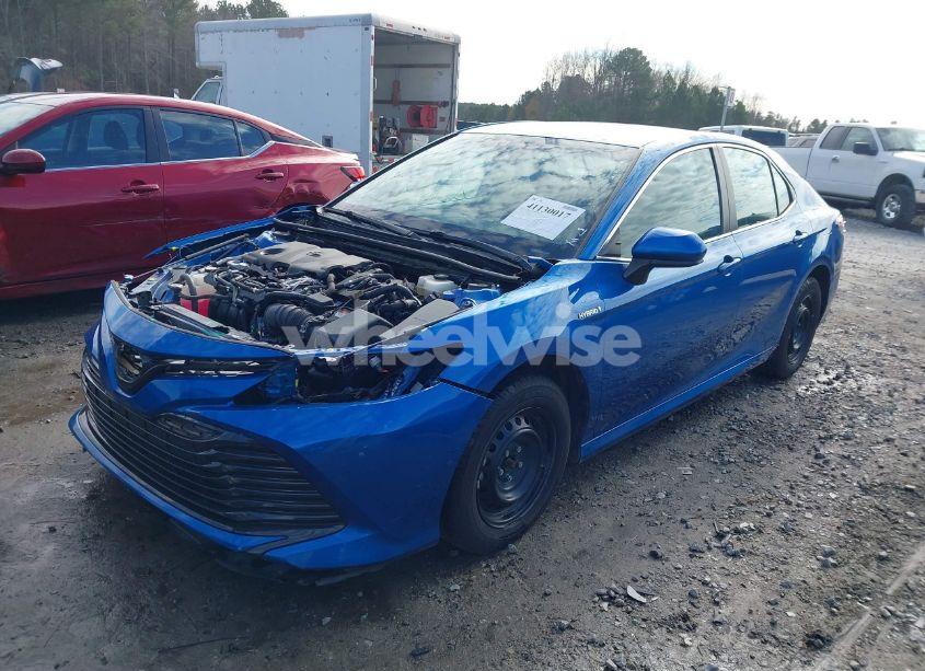 Photo 2 of 2020 Toyota Camry LE HYBRID (VIN 4T1C31AK4LU015586)
