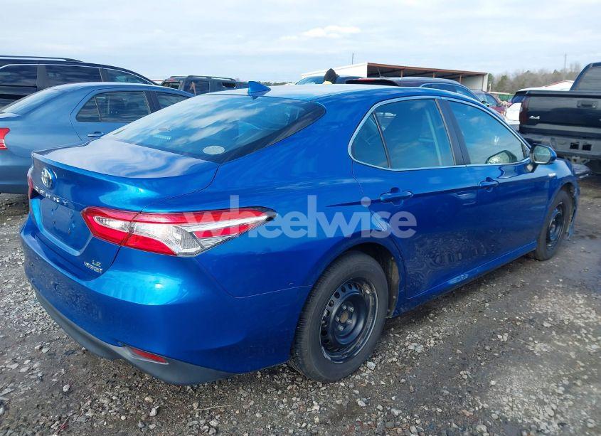 Photo 4 of 2020 Toyota Camry LE HYBRID (VIN 4T1C31AK4LU015586)