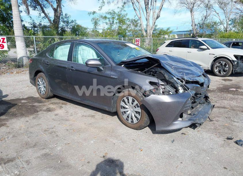 2020 Toyota Camry LE HYBRID (VIN 4T1C31AK4LU540759) main photo