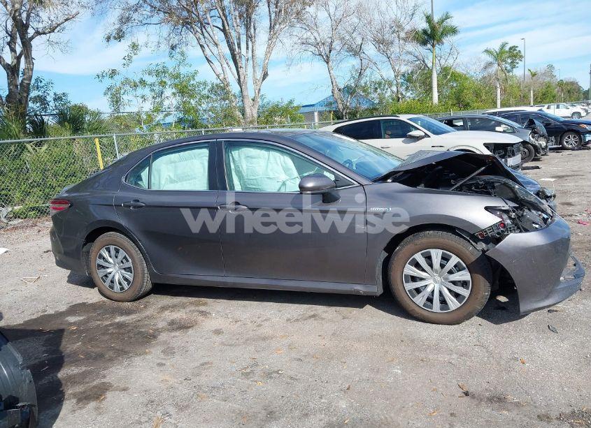 Photo 13 of 2020 Toyota Camry LE HYBRID (VIN 4T1C31AK4LU540759)