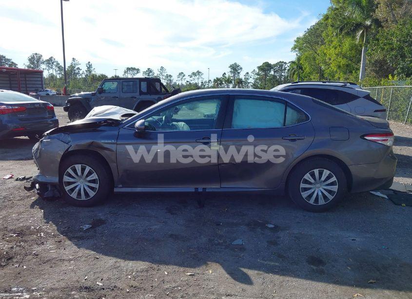Photo 14 of 2020 Toyota Camry LE HYBRID (VIN 4T1C31AK4LU540759)