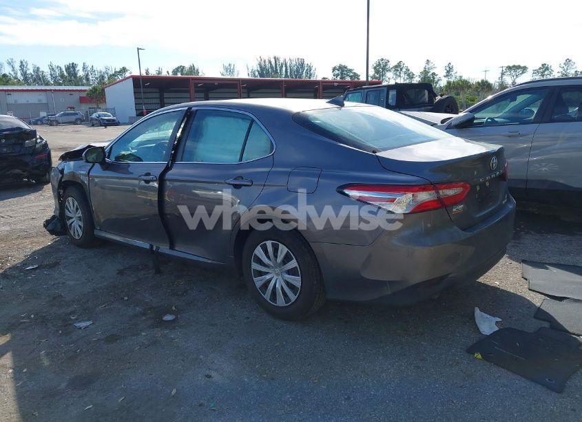 Photo 3 of 2020 Toyota Camry LE HYBRID (VIN 4T1C31AK4LU540759)