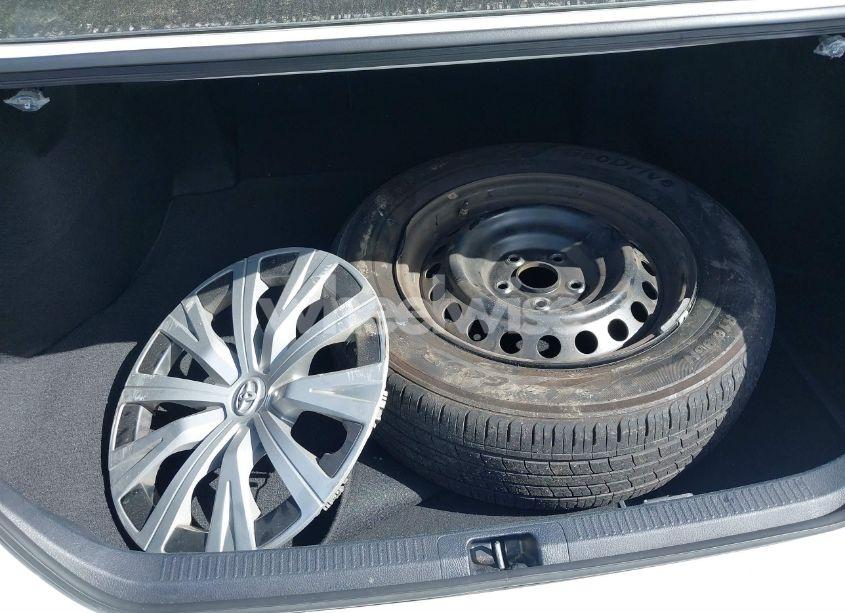 Photo 12 of 2021 Toyota Camry LE HYBRID (VIN 4T1C31AK4MU549057)