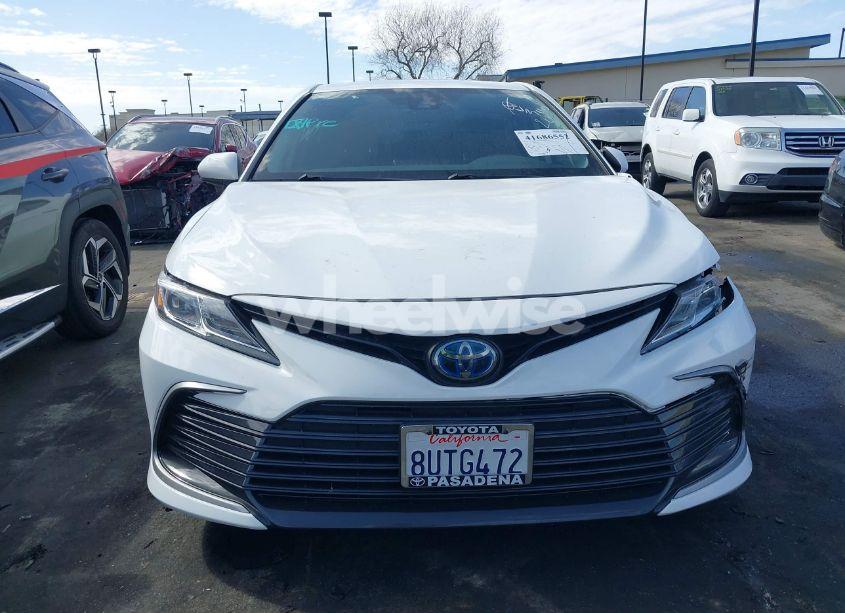 Photo 13 of 2021 Toyota Camry LE HYBRID (VIN 4T1C31AK4MU549057)