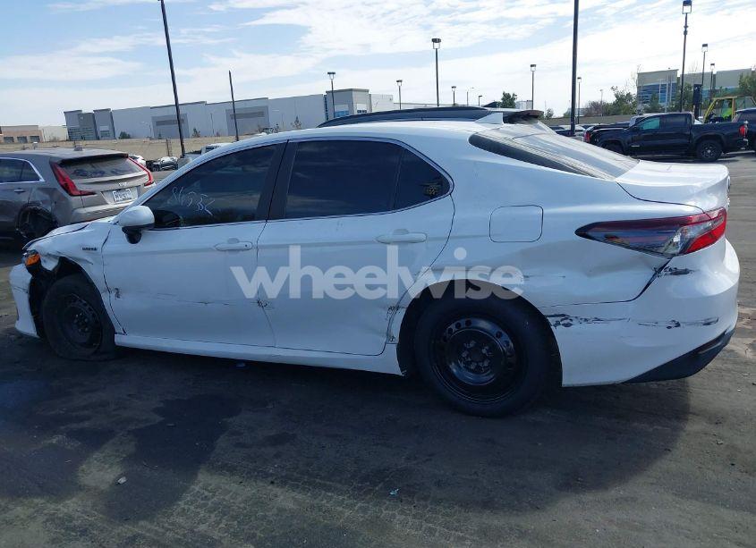 Photo 15 of 2021 Toyota Camry LE HYBRID (VIN 4T1C31AK4MU549057)