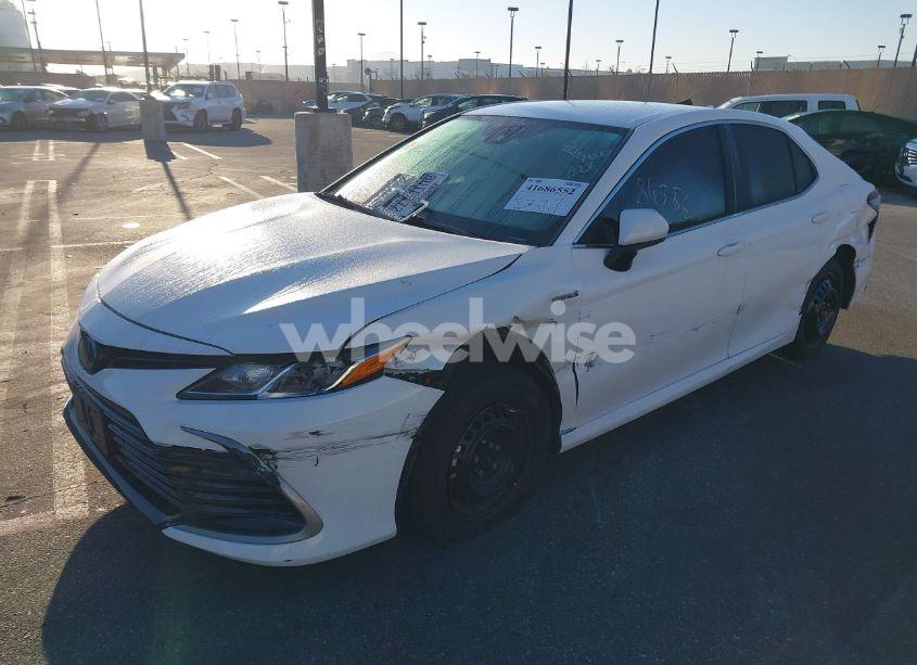 Photo 2 of 2021 Toyota Camry LE HYBRID (VIN 4T1C31AK4MU549057)