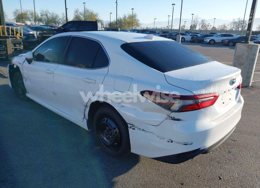 Photo 3 of 2021 Toyota Camry LE HYBRID (VIN 4T1C31AK4MU549057)