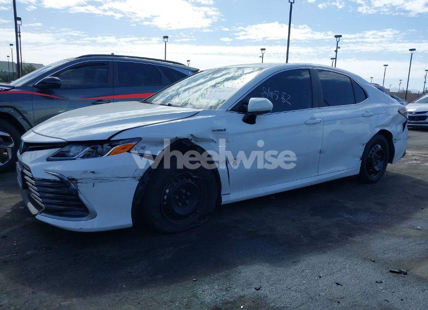 Photo 6 of 2021 Toyota Camry LE HYBRID (VIN 4T1C31AK4MU549057)