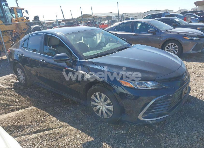 2021 Toyota Camry LE HYBRID (VIN 4T1C31AK4MU562133) main photo