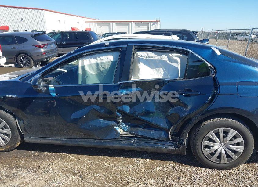 Photo 14 of 2021 Toyota Camry LE HYBRID (VIN 4T1C31AK4MU562133)