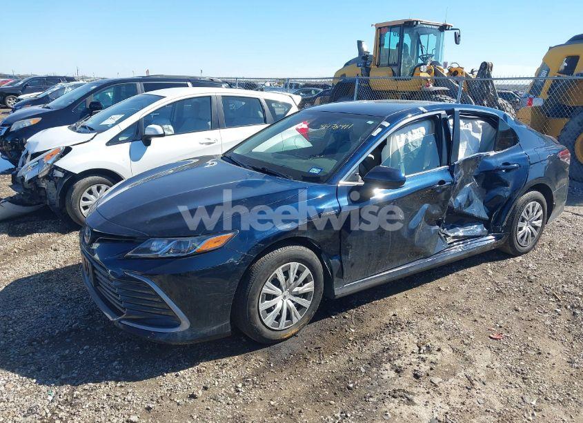 Photo 2 of 2021 Toyota Camry LE HYBRID (VIN 4T1C31AK4MU562133)