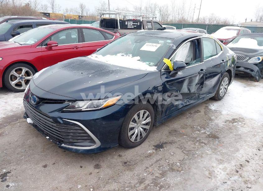 Photo 2 of 2021 Toyota Camry LE HYBRID (VIN 4T1C31AK4MU564271)