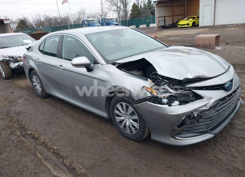 2022 Toyota Camry LE HYBRID (VIN 4T1C31AK4NU582044) main photo