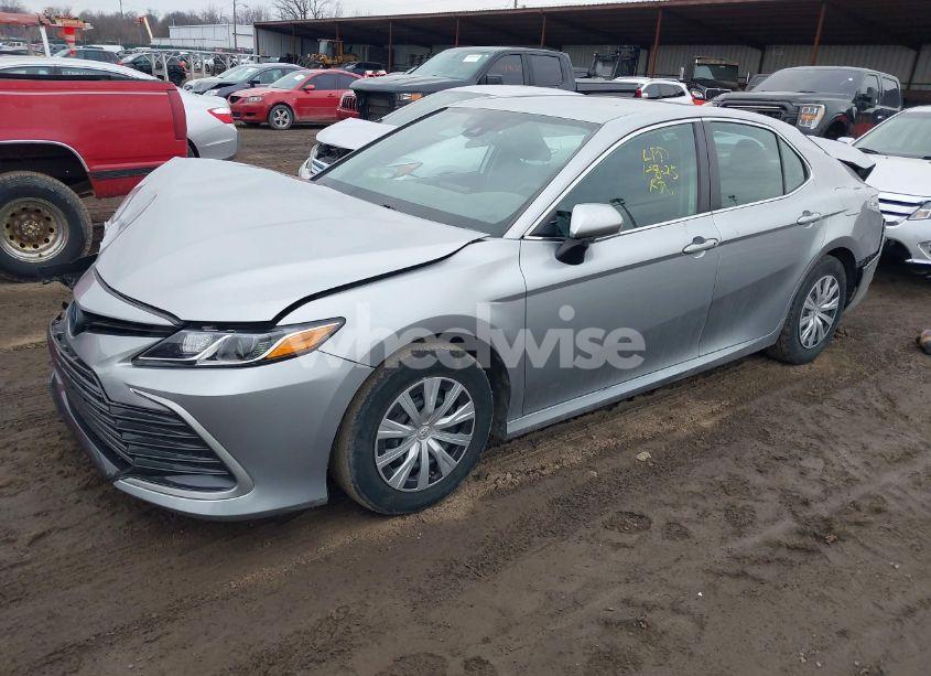 Photo 2 of 2022 Toyota Camry LE HYBRID (VIN 4T1C31AK4NU582044)