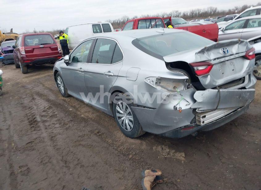 Photo 3 of 2022 Toyota Camry LE HYBRID (VIN 4T1C31AK4NU582044)