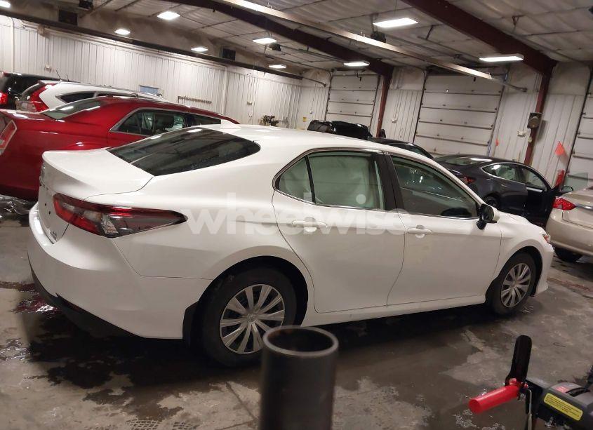 Photo 13 of 2022 Toyota Camry LE HYBRID (VIN 4T1C31AK4NU589284)