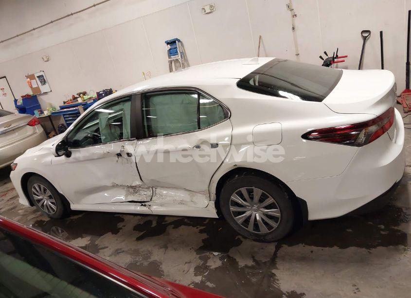 Photo 14 of 2022 Toyota Camry LE HYBRID (VIN 4T1C31AK4NU589284)