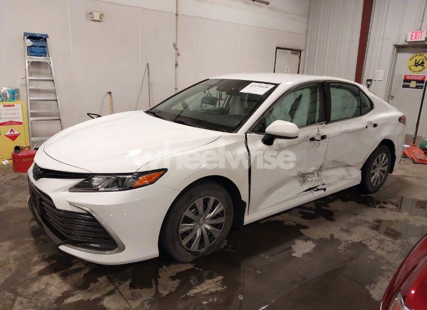 Photo 2 of 2022 Toyota Camry LE HYBRID (VIN 4T1C31AK4NU589284)