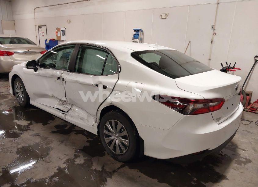 Photo 3 of 2022 Toyota Camry LE HYBRID (VIN 4T1C31AK4NU589284)