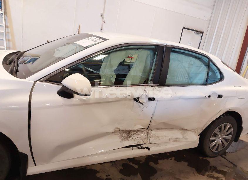 Photo 6 of 2022 Toyota Camry LE HYBRID (VIN 4T1C31AK4NU589284)