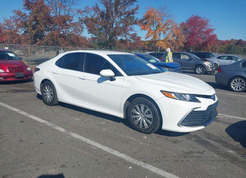 2024 Toyota Camry HYBRID LE (VIN 4T1C31AK4RU072220) main photo