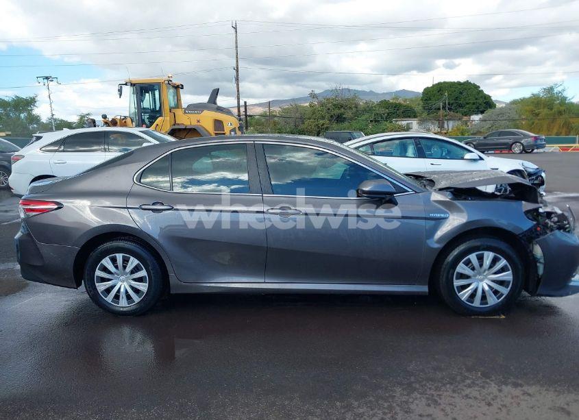 Photo 13 of 2020 Toyota Camry LE HYBRID (VIN 4T1C31AK5LU530760)