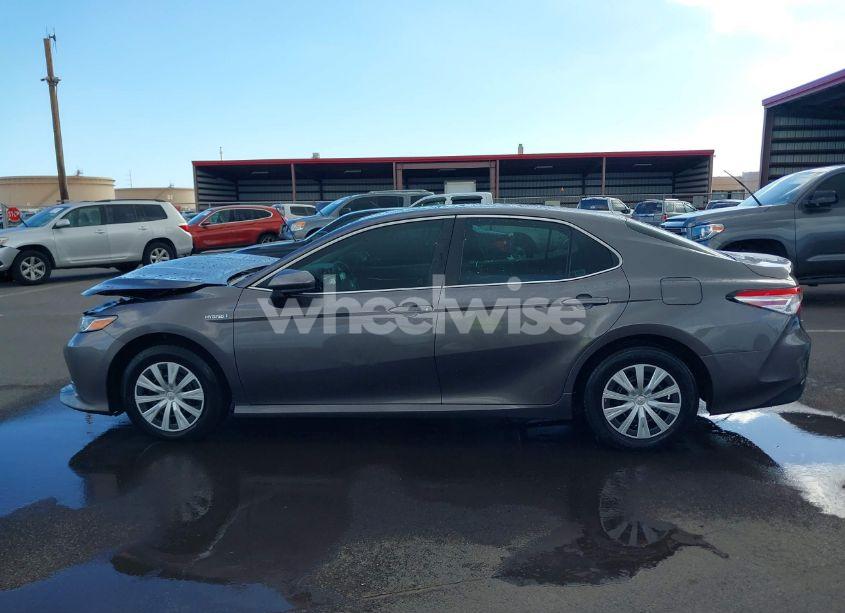 Photo 14 of 2020 Toyota Camry LE HYBRID (VIN 4T1C31AK5LU530760)