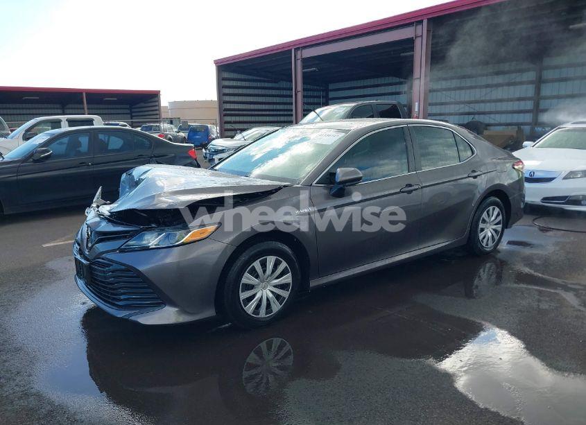 Photo 2 of 2020 Toyota Camry LE HYBRID (VIN 4T1C31AK5LU530760)
