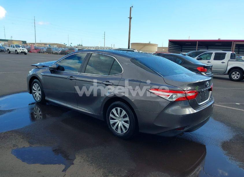 Photo 3 of 2020 Toyota Camry LE HYBRID (VIN 4T1C31AK5LU530760)
