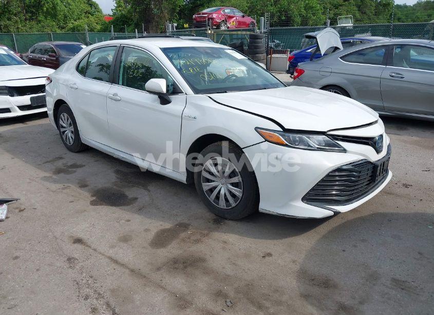 2020 Toyota Camry LE HYBRID (VIN 4T1C31AK5LU538633) main photo