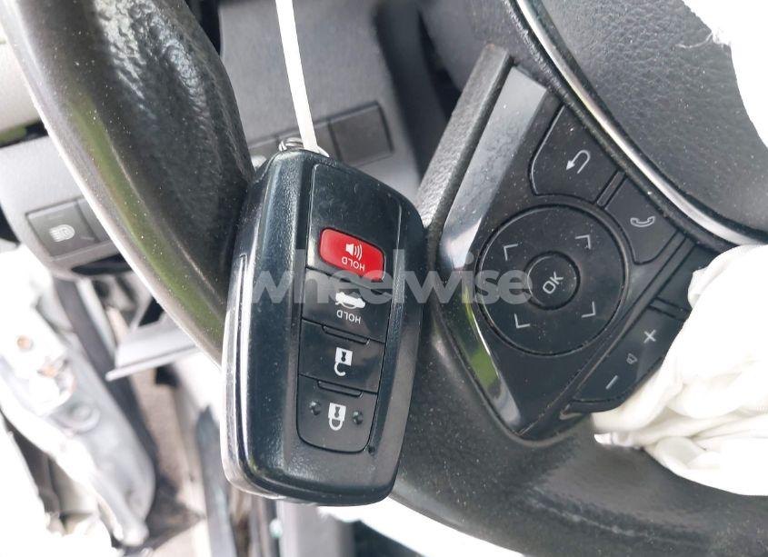 Photo 11 of 2020 Toyota Camry LE HYBRID (VIN 4T1C31AK5LU538633)