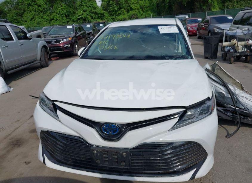Photo 13 of 2020 Toyota Camry LE HYBRID (VIN 4T1C31AK5LU538633)