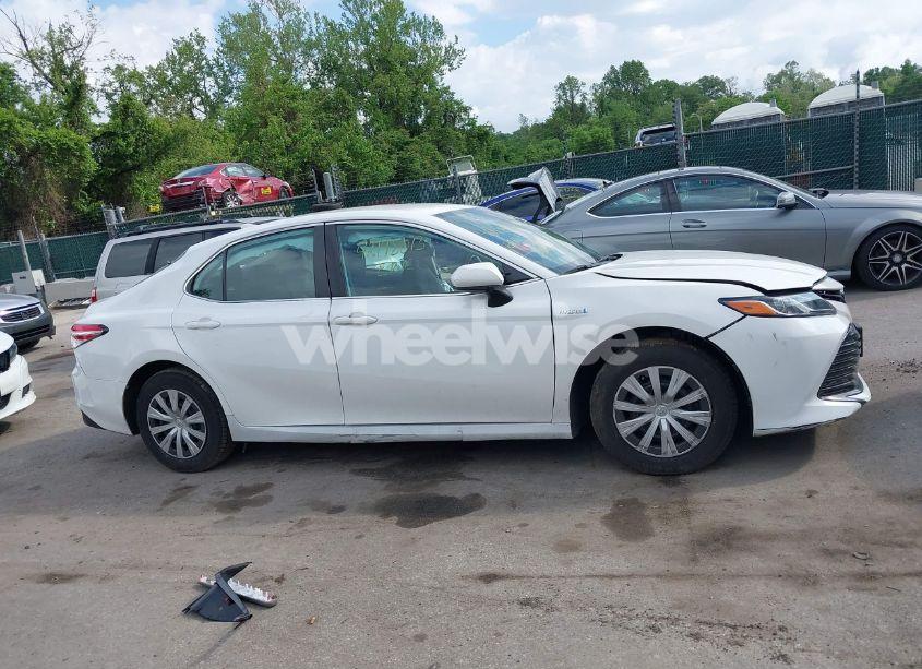 Photo 14 of 2020 Toyota Camry LE HYBRID (VIN 4T1C31AK5LU538633)