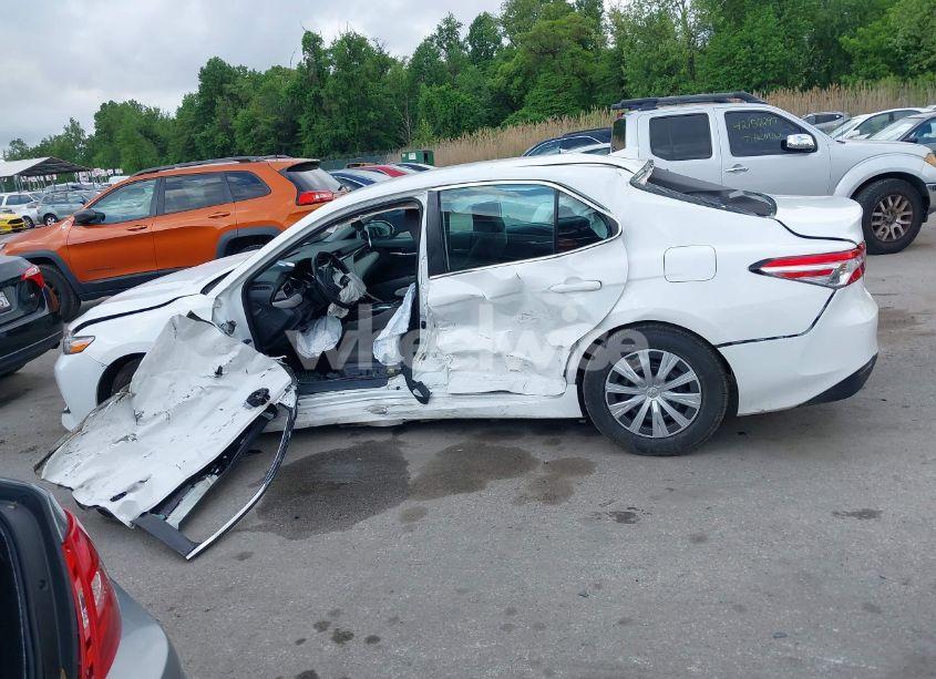 Photo 15 of 2020 Toyota Camry LE HYBRID (VIN 4T1C31AK5LU538633)