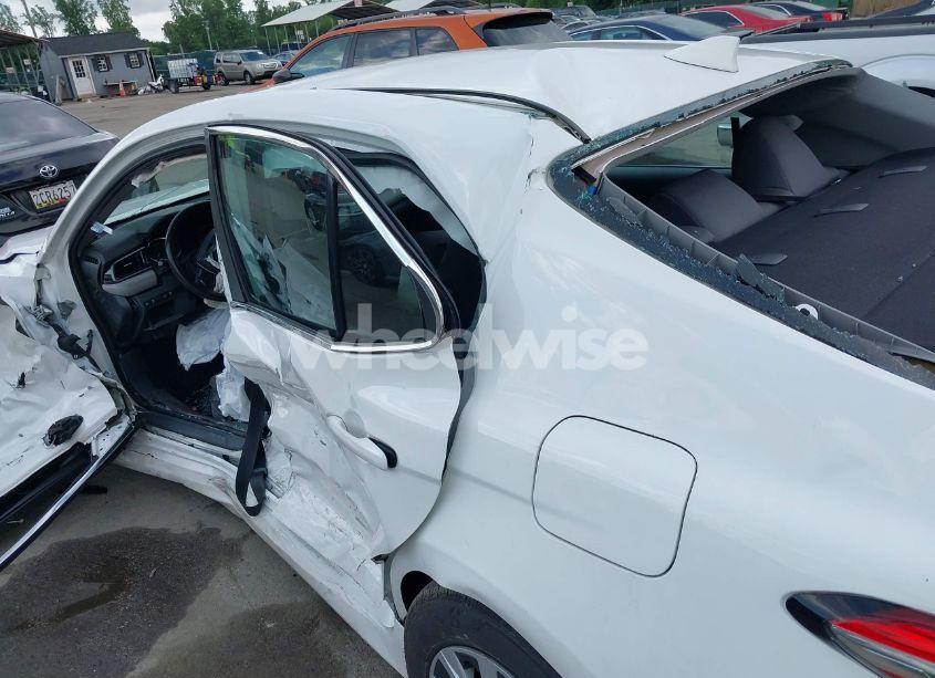 Photo 21 of 2020 Toyota Camry LE HYBRID (VIN 4T1C31AK5LU538633)