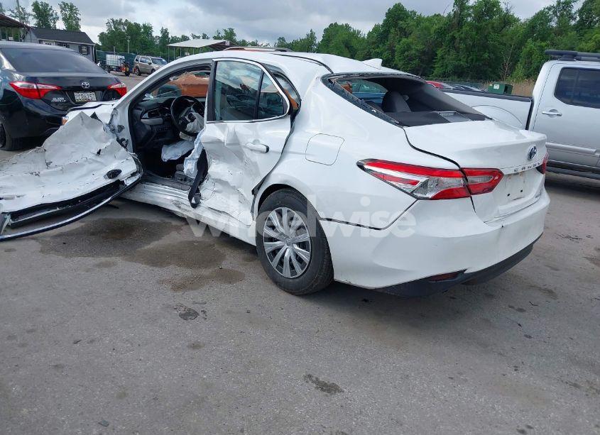 Photo 3 of 2020 Toyota Camry LE HYBRID (VIN 4T1C31AK5LU538633)