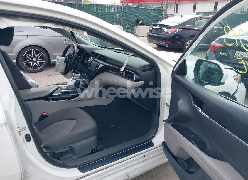 Photo 5 of 2020 Toyota Camry LE HYBRID (VIN 4T1C31AK5LU538633)